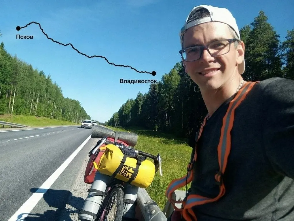 Житель Пскова Дмитрий Жуков отправился в многодневный велопоход 1 мая. На 48-й день он достиг посёлка Хилок в Забайкальском крае и делится впечатлениями в социальных сетях.