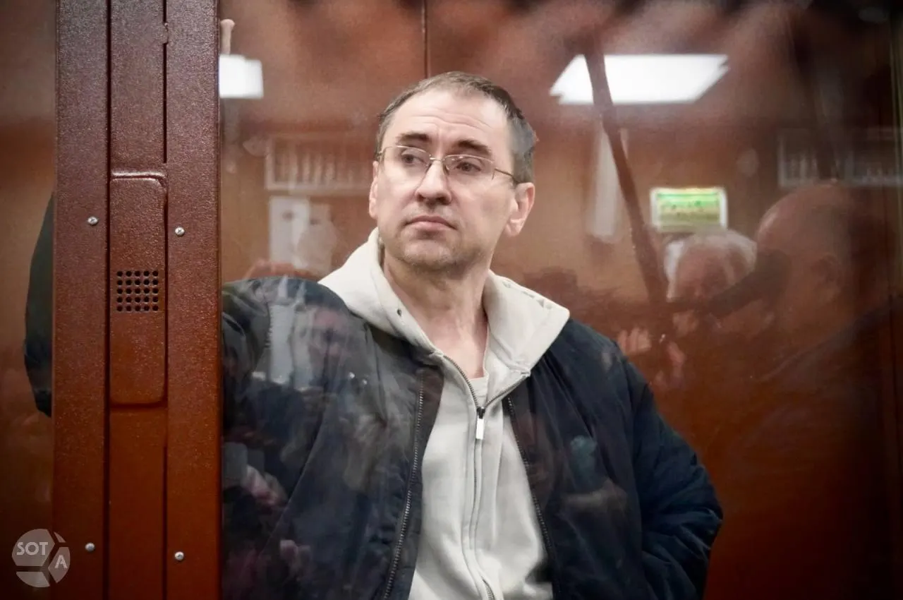Тверской суд Москвы смягчил меру пресечения журналисту Олегу Ролдугину: вместо содержания в СИЗО он будет находиться под домашним арестом по делу о предполагаемом незаконном использовании персональных данных.