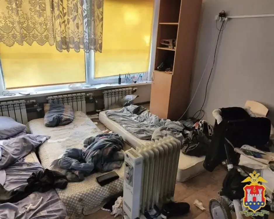 В закрытом на ремонт здании школы в Балтийске обнаружили около дюжины мигрантов, прописанных по другим адресам. На всех составили протоколы и назначили штрафы, полиция проверяет возможную фиктивную постановку на миграционный учёт.