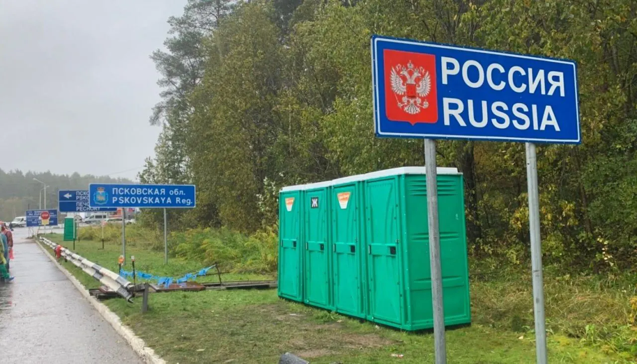 В 21-м пакете санкций планируют ввести полный визовый запрет для тех, кто служил в российских ВС или прокси‑формированиях с начала полномасштабного вторжения. Правозащитники указывают на сложности в идентификации и возможные последствия для срочников и дезертиров; окончательные документы обещают опубликовать к 15 июля.