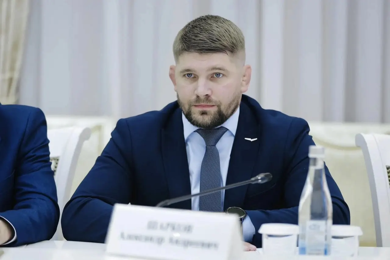 Александр Шарков, 29 лет и участник специальной военной операции, стал министром региональной безопасности Самарской области. Временно главой Волжского района назначен Александр Кузнецов.