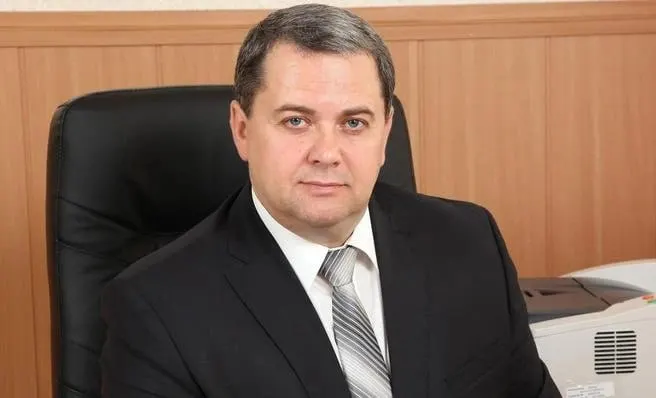 Кудинов покинул Самару после президентского указа о назначении его председателем Калужского областного суда. В Самаре объявлен уже третий конкурс на вакантную должность председателя облсуда.
