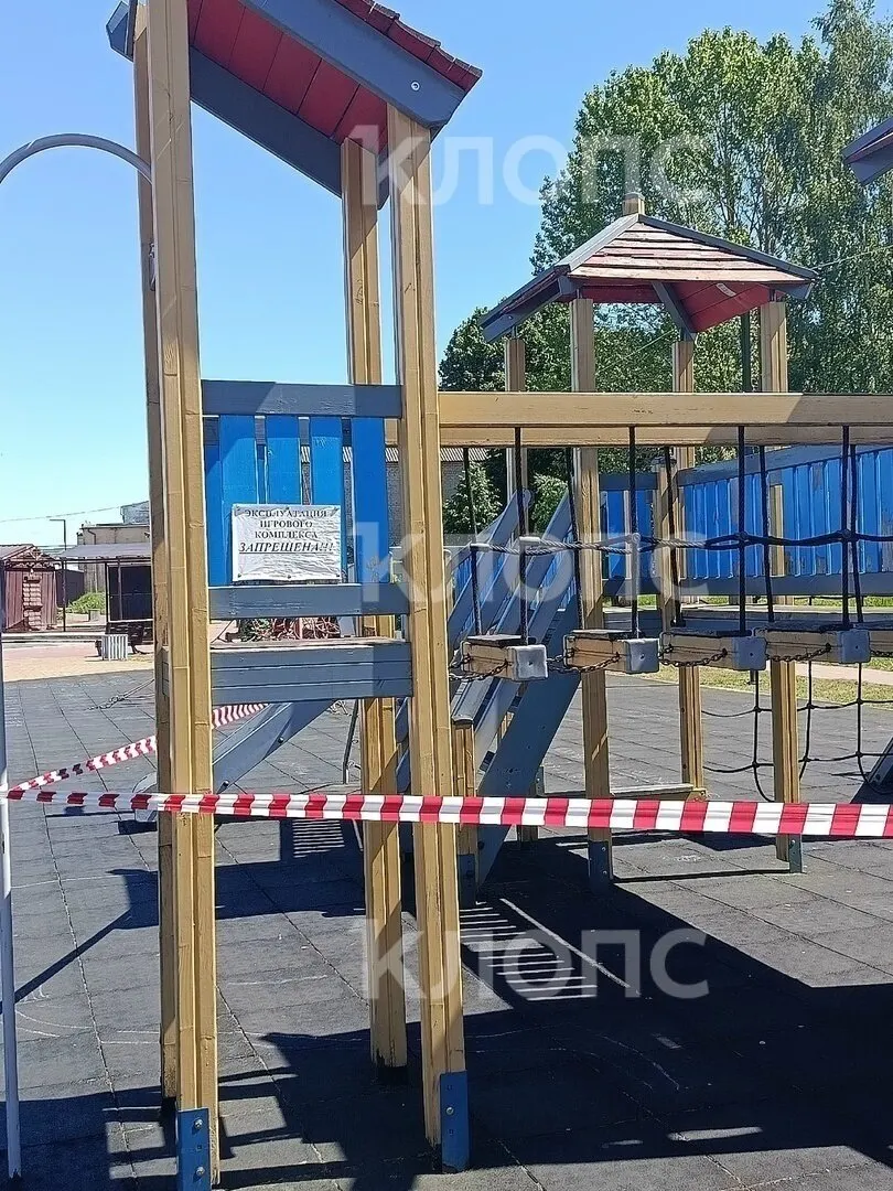 Последний игровой комплекс для детей от шести лет в Детском парке демонтировали в феврале 2025 года. Родителям приходится искать альтернативы: некоторые возят детей в соседний Неман, другие жалуются на недостаток площадок в самом городе.