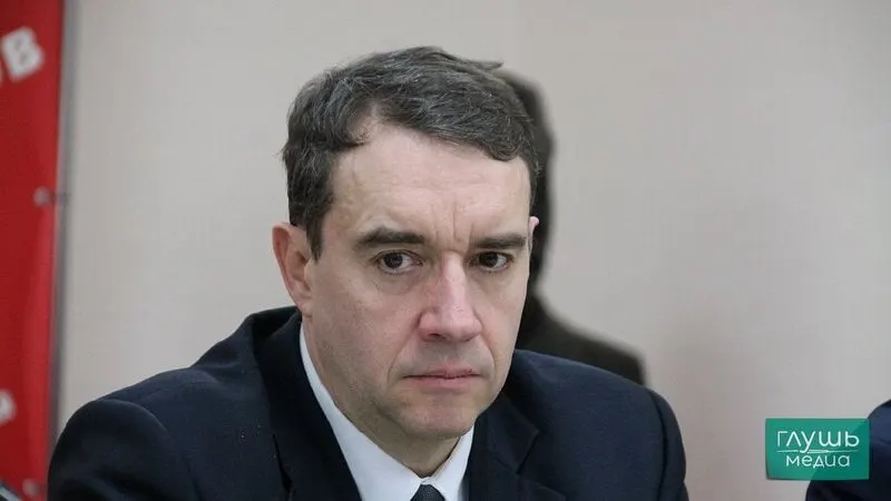 Депутат Саратовской облдумы сообщил о провале на улице Вокзальной после аварии на коллекторе: яма расширилась до 15 метров, на участке ощущается сильный запах, власти ждут смету для выделения средств из резервного фонда.