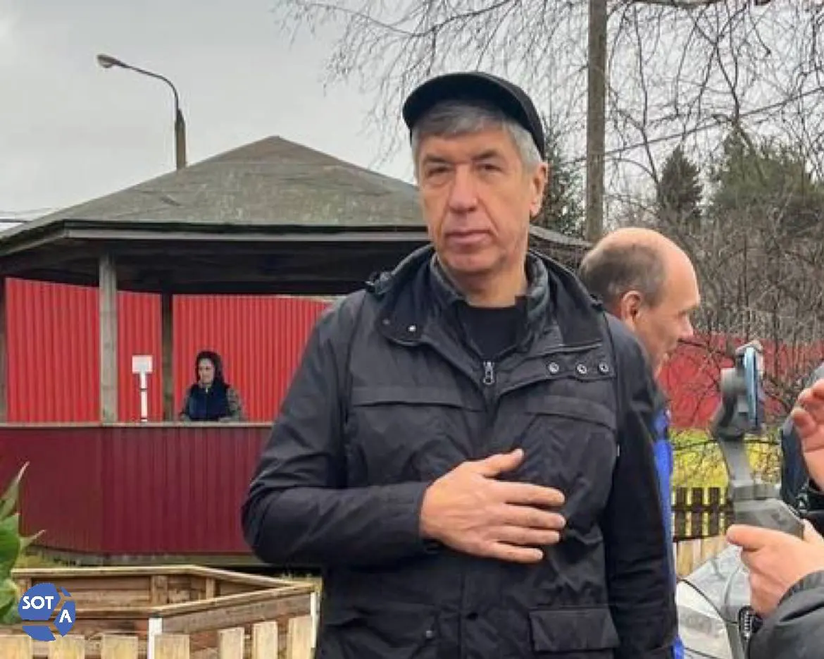 Предприниматель Александр Авдеев признан виновным в финансировании экстремистской деятельности за перевод 192 рублей; суд назначил штраф в 330 000 рублей, заседание прошло в закрытом режиме.