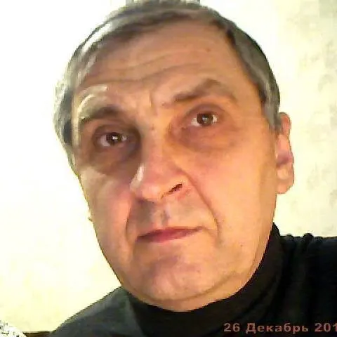 Смоленский суд оставил под стражей 66‑летнего Александра Кисловского, обвиняемого в распространении «фейков» о российской армии; против него также возбуждено дело о попытке незаконного пересечения границы.