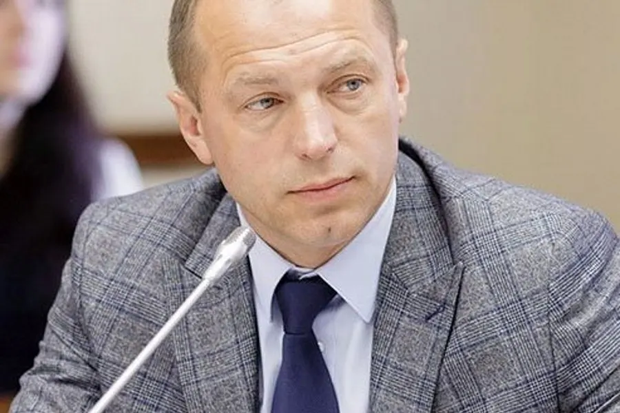 Глава администрации Узловского района Тульской области Николай Терехов, по данным источников, получил предложение перейти на работу в министерство Калининградской области; переход ожидается в июле.
