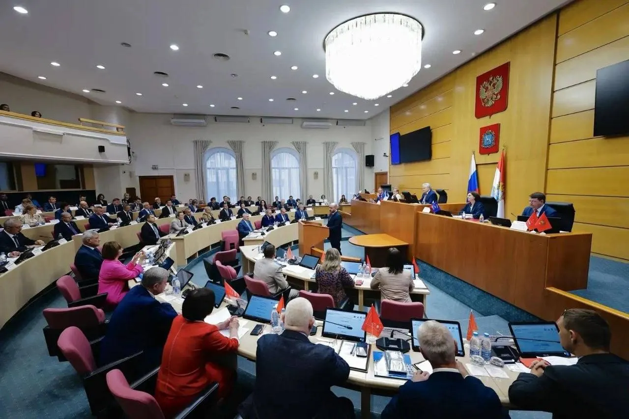Депутаты приняли 659 законов, включая меры поддержки малого и среднего бизнеса и инициативы в пользу участников СВО. Губернатор поблагодарил коллег, а регион готовится к 450‑летию Самары и планирует усилить роль вузов в развитии области.