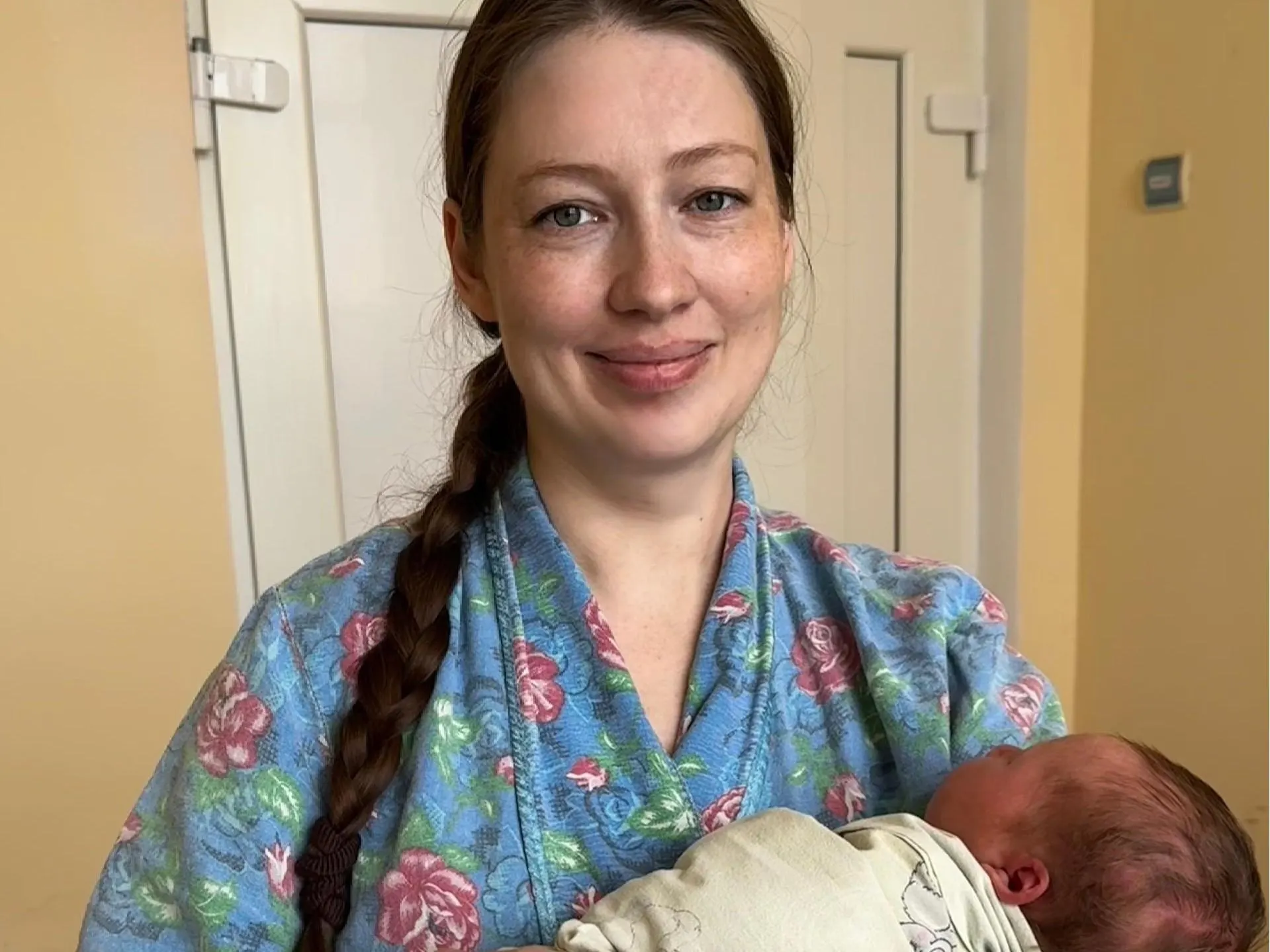 В рязанском роддоме мать с редким резус‑фактором родила восьмого ребёнка. Новорождённому не потребовалась интенсивная терапия, состояние матери и ребёнка стабильное.