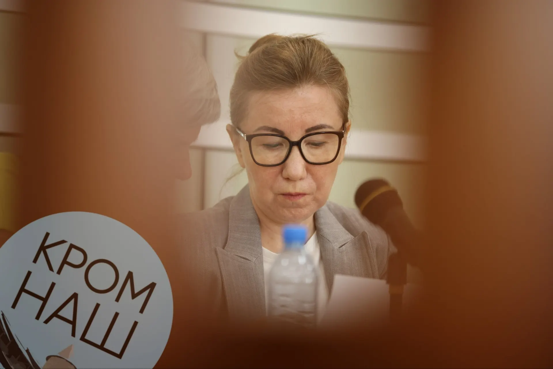 В Псковском городском суде проходит 17-е заседание по уголовному делу Натальи Ильиной. Один из адвокатов отсутствует, судья распорядилась провести заседание в открытом формате.