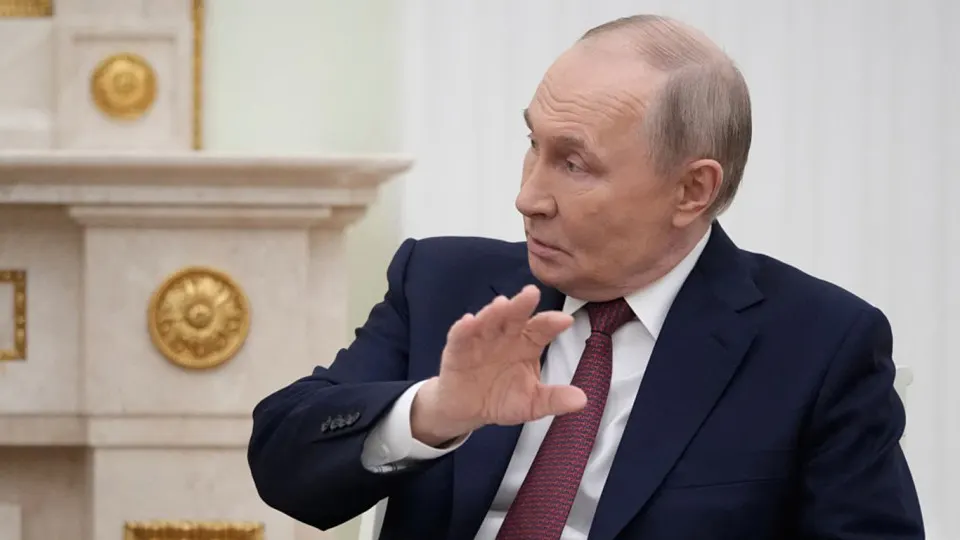 За последние годы в России усилилась практика изъятия частных активов: крупнейшие компании переходят под контроль государства, владельцы получают обвинения в коррупции или вынуждены делать крупные пожертвования в бюджет.
