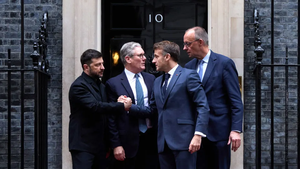 Великобритания, Франция и Германия планируют на саммите G7 добиваться поддержки Дональда Трампа для возобновления переговоров с Россией. Европейцы предлагают начать переговоры с более жёстких условий — в том числе с требования немедленного прекращения огня по текущей линии и международных гарантий безопасности для Украины.