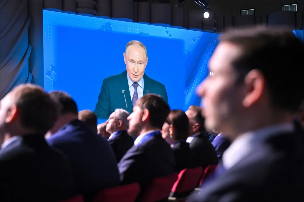 Московский предприниматель, знакомый с представителями столичной элиты, рассуждает, почему люди из высших слоев одновременно поддерживают существующий порядок и готовы от него отступить, и предлагает прагматичный подход к их вовлечению в поставтинский транзит.