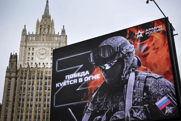 На международном круглом столе по вопросам урегулирования вокруг Украины министр иностранных дел произнёс нецензурную фразу в паузе между выступлением и вопросами — по видео трудно понять, кому она была адресована.