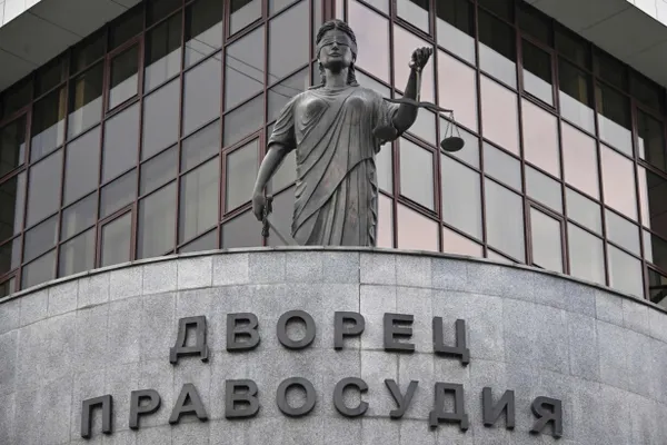 В первом квартале 2026 года российские суды стали быстрее рассматривать дела, связанные с госбезопасностью: выросла доля дел, рассмотренных до конца квартала, и увеличилось число приговоров.