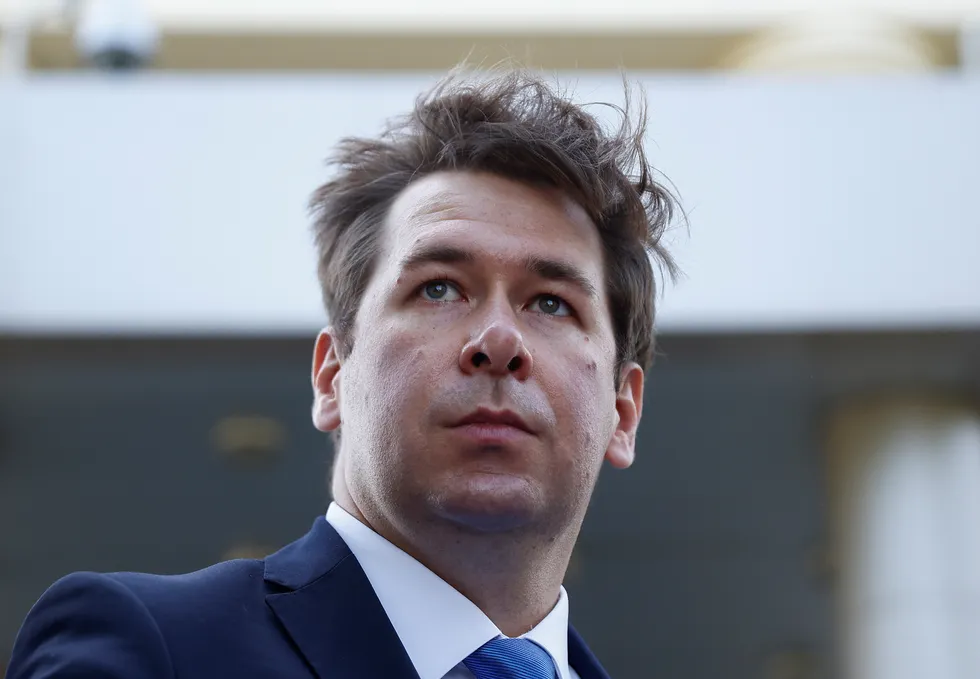 Адвокат Илья Новиков рассказал о буднях Киева под обстрелами, защите задержанного по делу о подрыве «Северного потока», отношениях с Петром Порошенко и причинах своей критики в адрес администрации Зеленского.