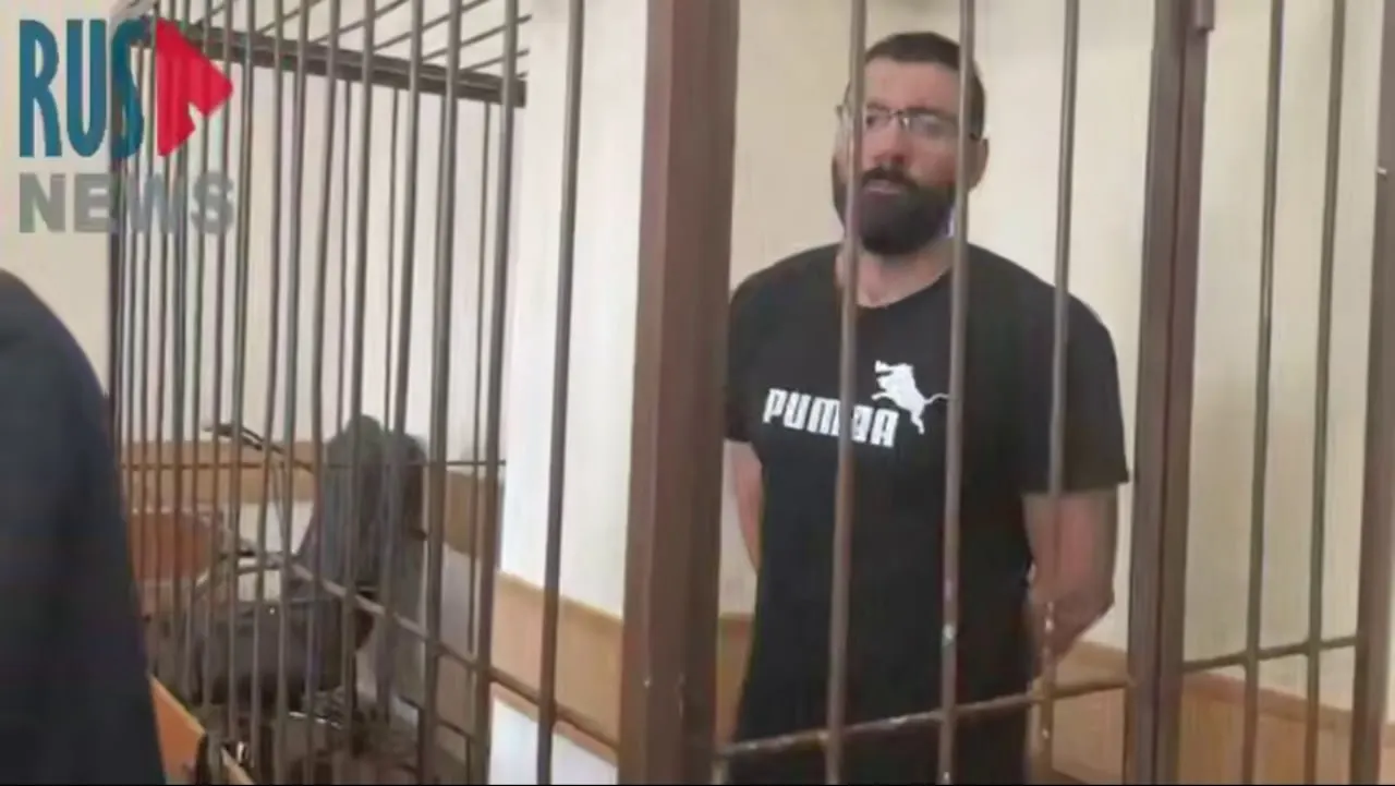 Прокурор потребовал для журналиста наказание в виде 3 лет и 2 месяцев лишения свободы по делу о переводах в пользу запрещённой организации и материалах, найденных в его телефоне; обвиняемый признал вину и заявил о раскаянии.