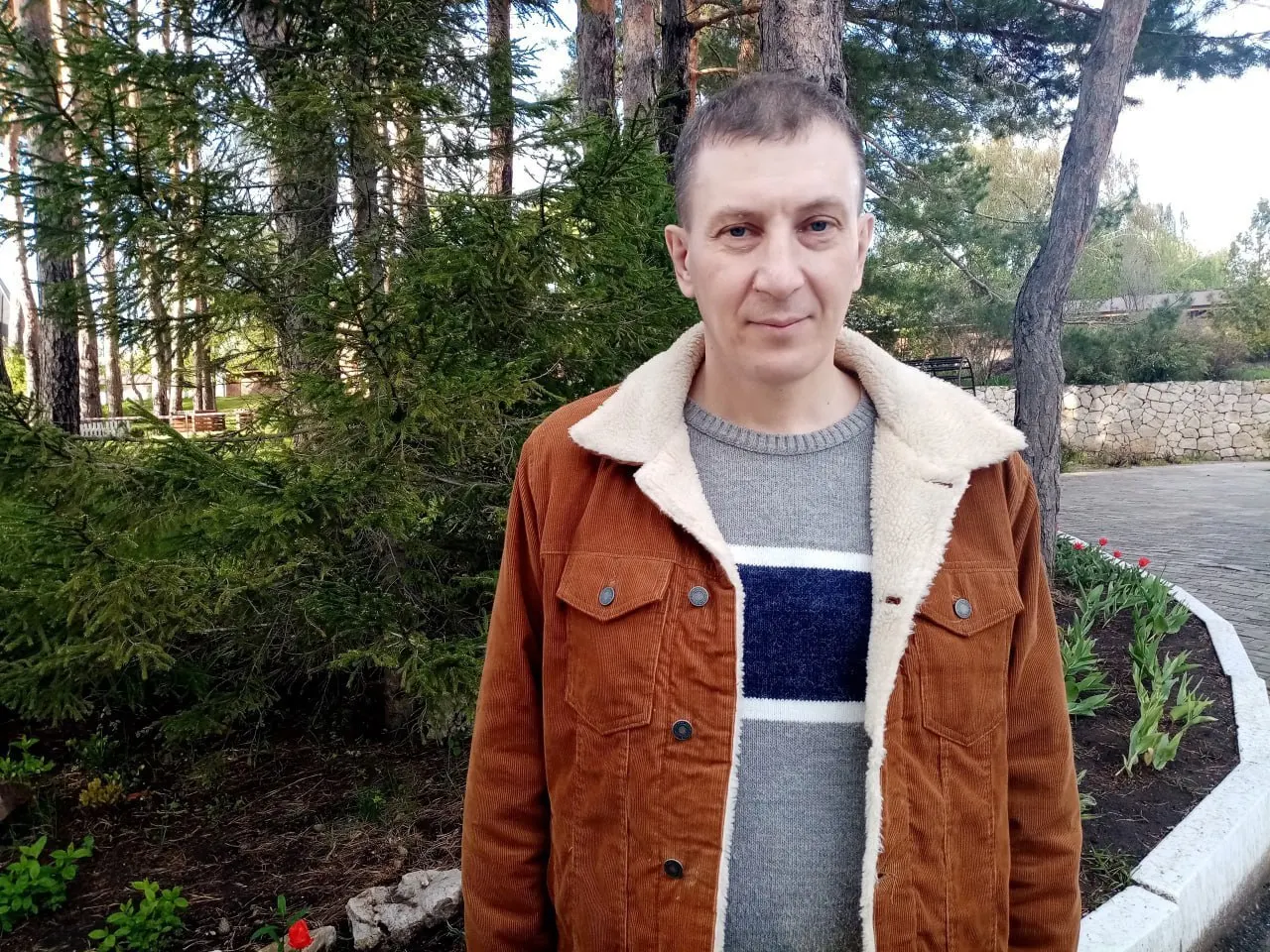 Активист из Тольятти отбывает семилетний срок по делу о ложной информации о войне. По его словам, после высказывания в адрес ФСБ его поместили в ШИЗО, срок содержания регулярно продлевают.