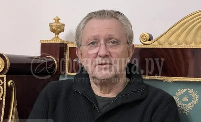 Трабера задержали в Петербурге и провели обыски по месту жительства. Его собираются этапировать в Москву для следственных действий; подробности дела пока не раскрываются.