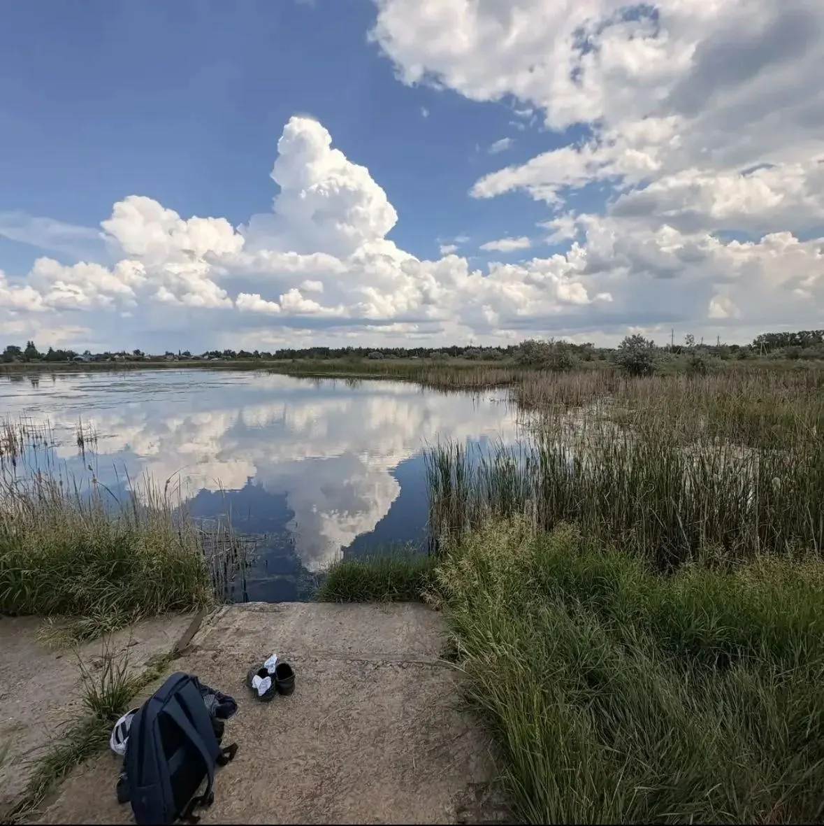 Тело мальчика нашли возле водоёма в Калачинске. Возбуждено уголовное дело по статье о причинении смерти по неосторожности, следователи выясняют обстоятельства и проверяют меры безопасности.