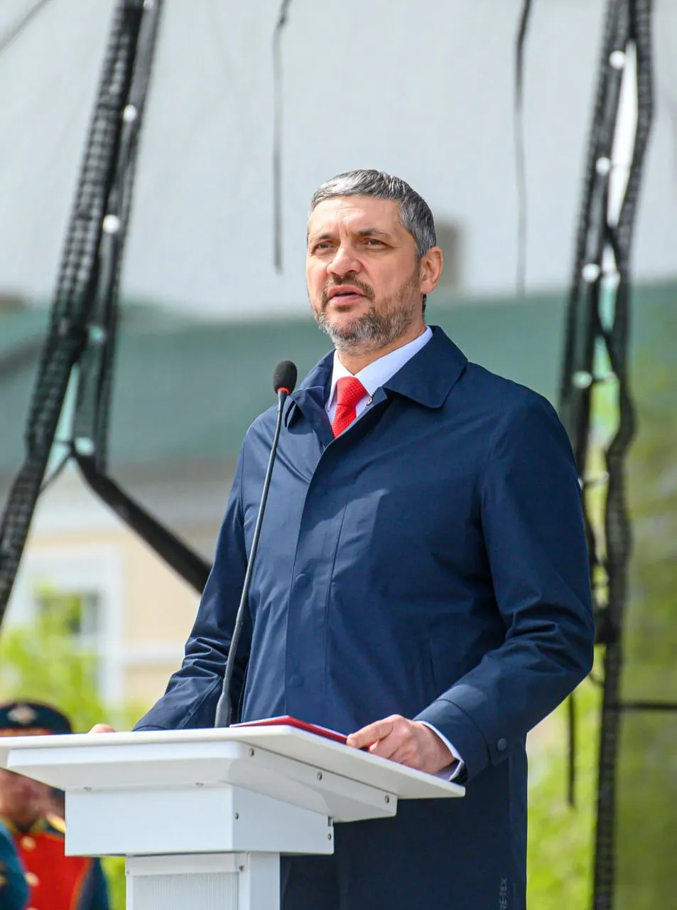 Губернатор Забайкальского края на стратегической сессии заявил, что многие молодые, даже с высокой зарплатой, не спешат создавать семьи и заводить детей. В регионе за год заметно сократилось число рождений, а численность населения упала ниже миллиона.