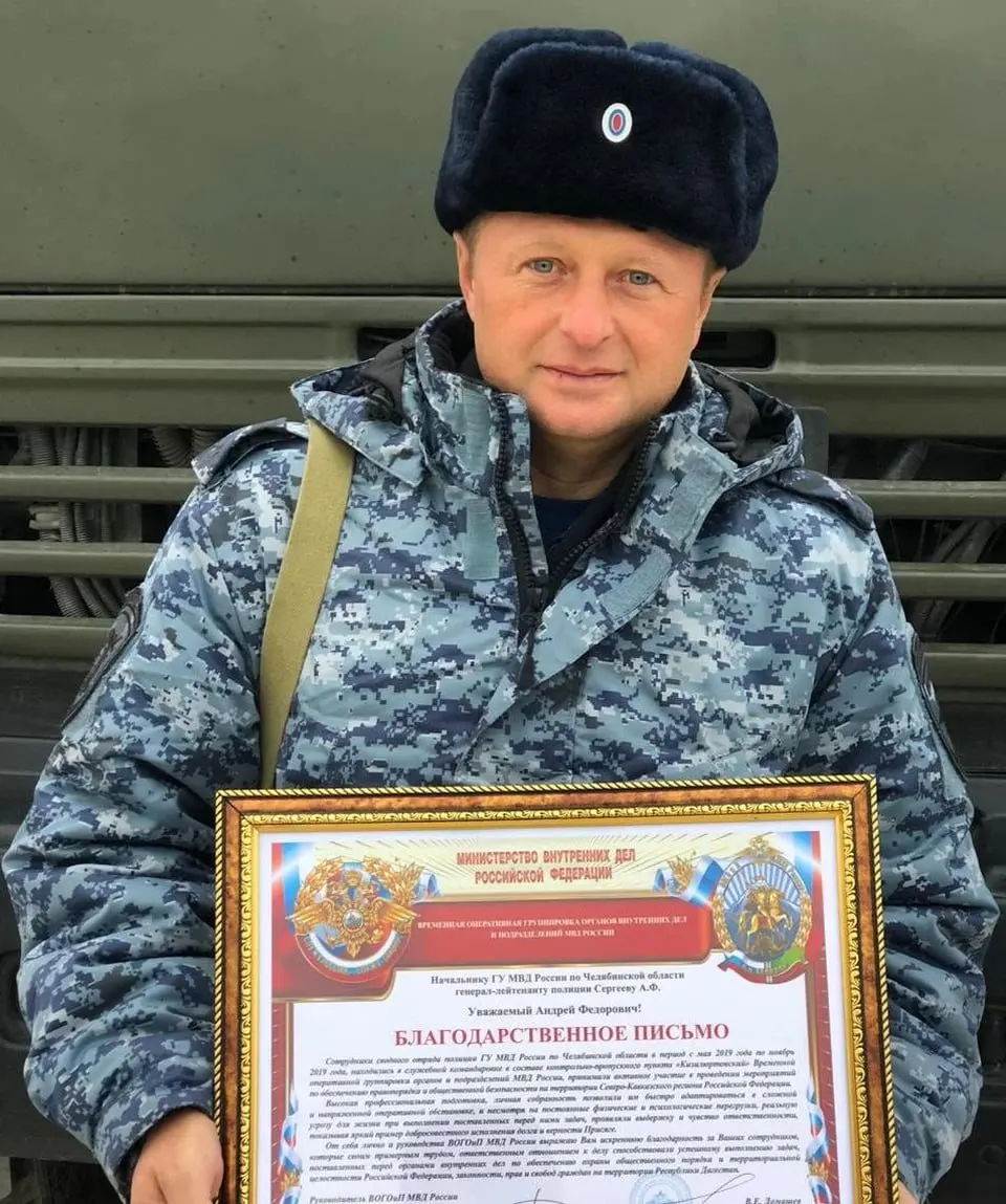Сосновский районный суд признал бывшего заместителя начальника ГАИ Челябинска виновным в получении взятки и превышении полномочий; ему назначили 4 года строгой колонии, штраф 2 млн руб. и конфискацию 750 тыс. руб.