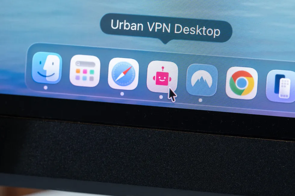 Массовое распространение VPN в России превратило инструмент обхода цензуры в повседневную привычку. Государство наращивает технические и административные меры, разработчики и сообщество постоянно адаптируются — в ближайшей перспективе противостояние, скорее всего, превратится в длительную гонку на истощение.