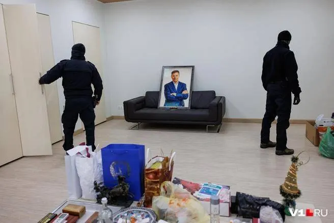 Суд признал доходы экс‑депутата, полученные через ряд компаний и формально переданные родственникам, коррупционными и обязал вернуть 164 млн рублей.