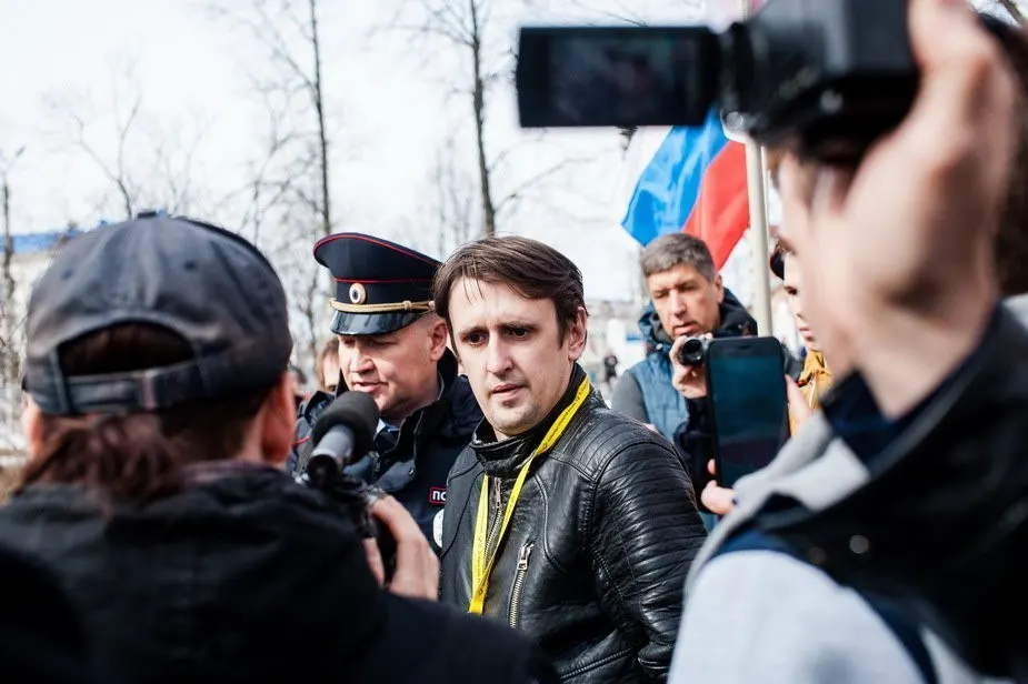 Ричарду Роузу инкриминируют оправдание терроризма и реабилитацию нацизма (ст. 205.2 и 354.1 УК РФ). Подробности дела пока неизвестны; ранее он уже был осуждён по другим статьям.