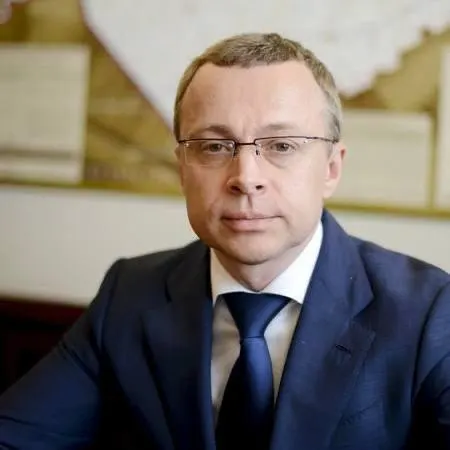 По сообщениям источников, бывшего первого вице‑губернатора задержали в Москве; возможна связь с обнаружением запрещённых веществ. Официальных комментариев пока нет.
