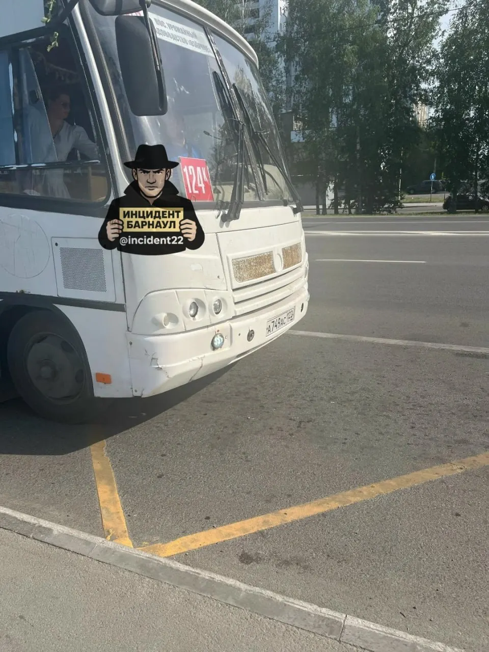 Жительница Барнаула рассказала, что 6 июня водитель городского автобуса отказался принимать оплату банковской картой, хотя, по её словам, терминал работал.