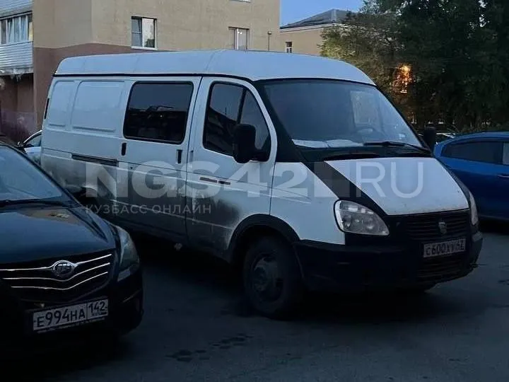 В Кемерове в соцсетях распространяют слухи о тонированной «Газели», якобы причастной к исчезновению девочки. Сведения не подтверждены — жителей просят помочь установить владельца, чтобы развеять домыслы.