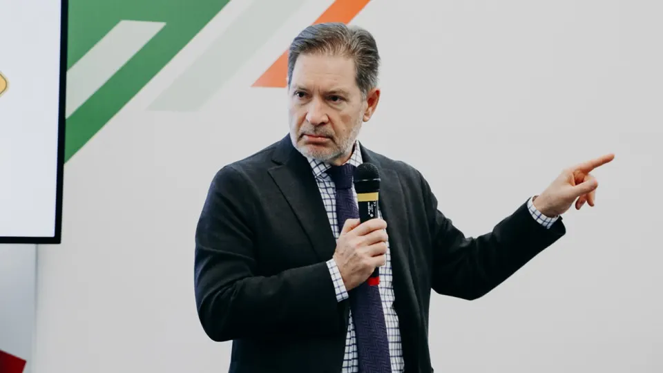 Андрей Безруков заявил, что в ближайшие годы Россия будет жить в условиях войны — возможно, «пару десятилетий». Он предупредил о рисках «биовойны» и призвал перестроить госсистему и экономику под задачи обороны.