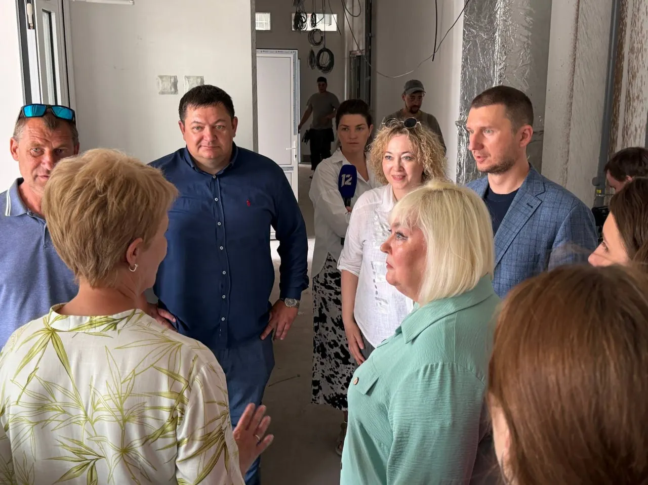 Депутаты Омского городского Совета оценили ход работ в гимназии №88 и поручили довести ремонт до высокого качества в срок к началу учебного года.