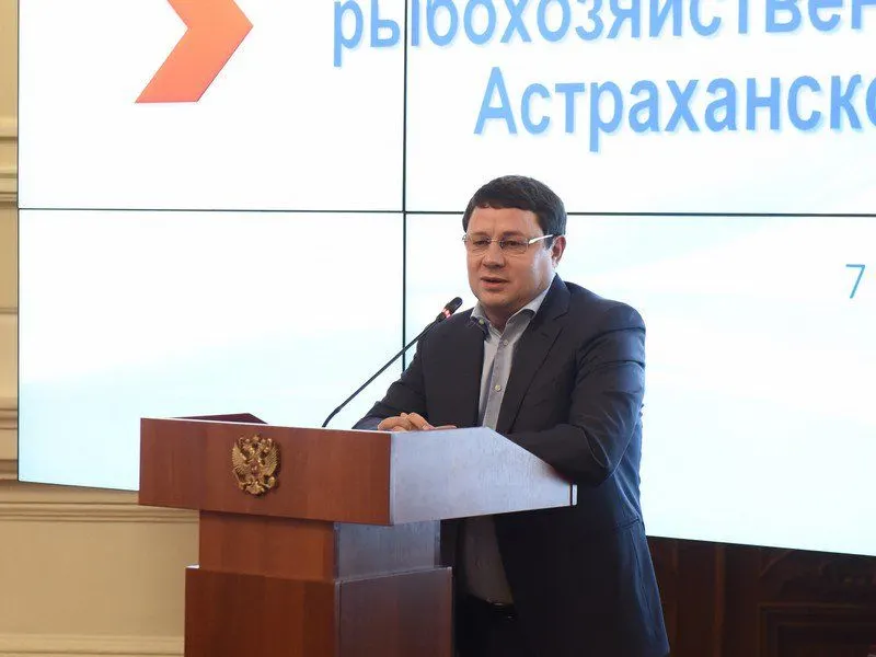 Директор магазина рассказал, что находится в другом городе, сотрудников увезли на допрос в СК. Бизнесмен связывает инцидент с давним конфликтом с городской администрацией.