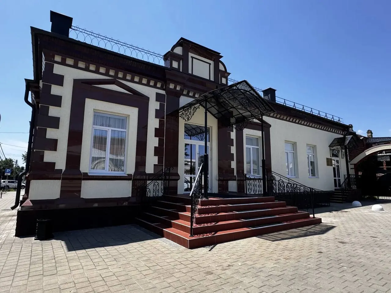 В историческом здании на улице Рашпилевской завершили реставрацию: обновили кровлю и инженерные системы, оформили интерьеры. В ЗАГСе возобновят регистрацию браков и торжественные церемонии.
