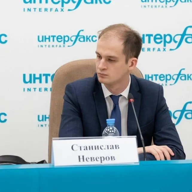 В картотеке Кировского районного суда Хабаровска выявлено дело об освобождении от наказания по состоянию здоровья в отношении осуждённого за хищения бизнесмена. Ранее его приговаривали по нескольким делам с общим ущербом порядка 1,4 млрд рублей.