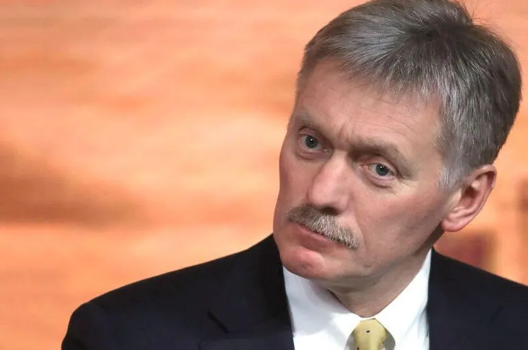 Пресс‑секретарь президента Дмитрий Песков заявил, что экономика страны устойчива и нет оснований для беспокойства.