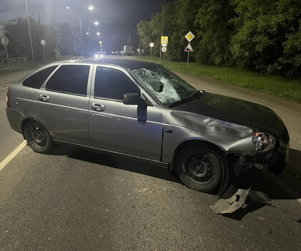 Вечером 7 июня на 642 км федеральной автодороги «Кострома — Шарья — Киров — Пермь» 19‑летний водитель Lada Priora сбил 54‑летнюю женщину; пешеход погиб на месте ДТП.