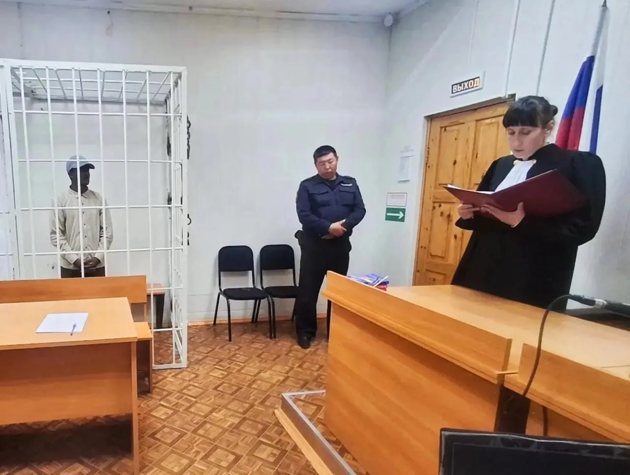 Мужчина пешком пересёк границу с Россией, попал на ферму и был задержан пограничниками. Суд снизил штраф до 20 тысяч рублей, у него изъяли телефон.