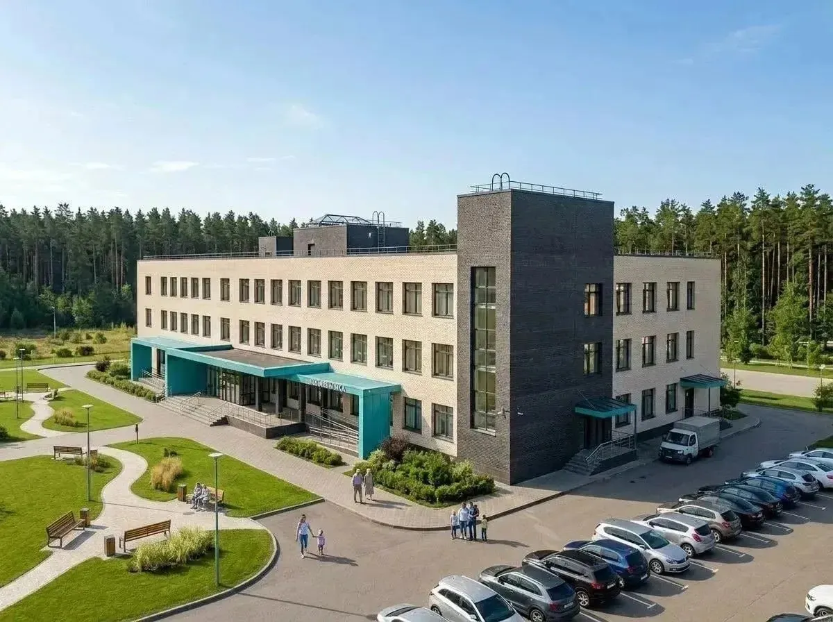 Трехэтажное здание поликлиники планируют построить примерно за 1,5 года. Оборудование будут закупать отдельно, общая стоимость проекта с учётом техники оценивается в 1,2 млрд рублей.