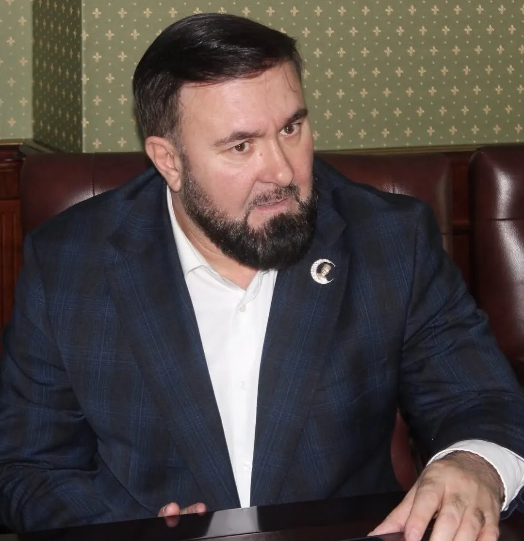По распоряжению президента среди поощрённых — уполномоченный по правам человека Чечни Мансур Солтаев, ранее обвинявшийся в дискредитации правозащитников и фигурировавший в скандалах с исчезновением женщины.