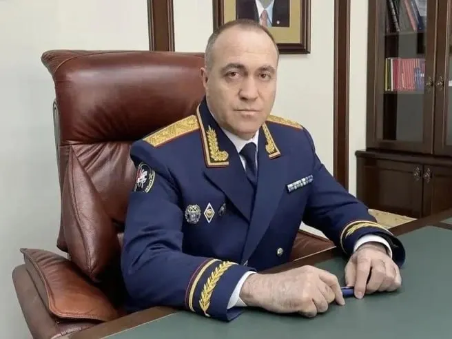 Аслан Хуаде набрал 34 335 голосов и стал победителем праймериз в Белокалитвинском округе №155. Второе место заняла депутат Госдумы Екатерина Стенякина. Окончательный список кандидатов утвердят на съезде партии, выборы пройдут в сентябре.