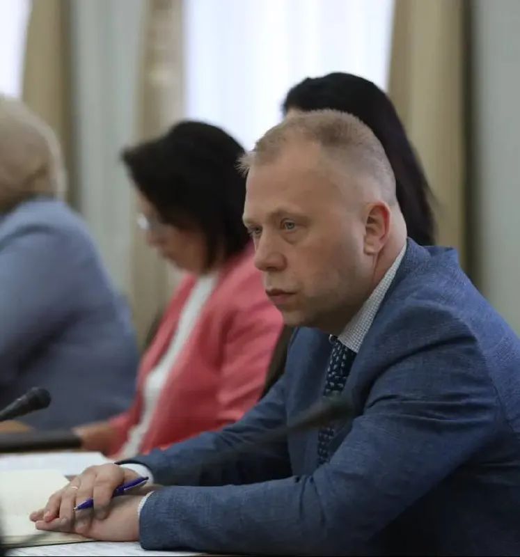 Александр Демин, уроженец Твери и бывший руководитель областного комитета по спорту, назначен министром спорта Забайкальского края. Ранее он преподавал в Тверском госуниверситете и работает в отрасли с 2003 года.