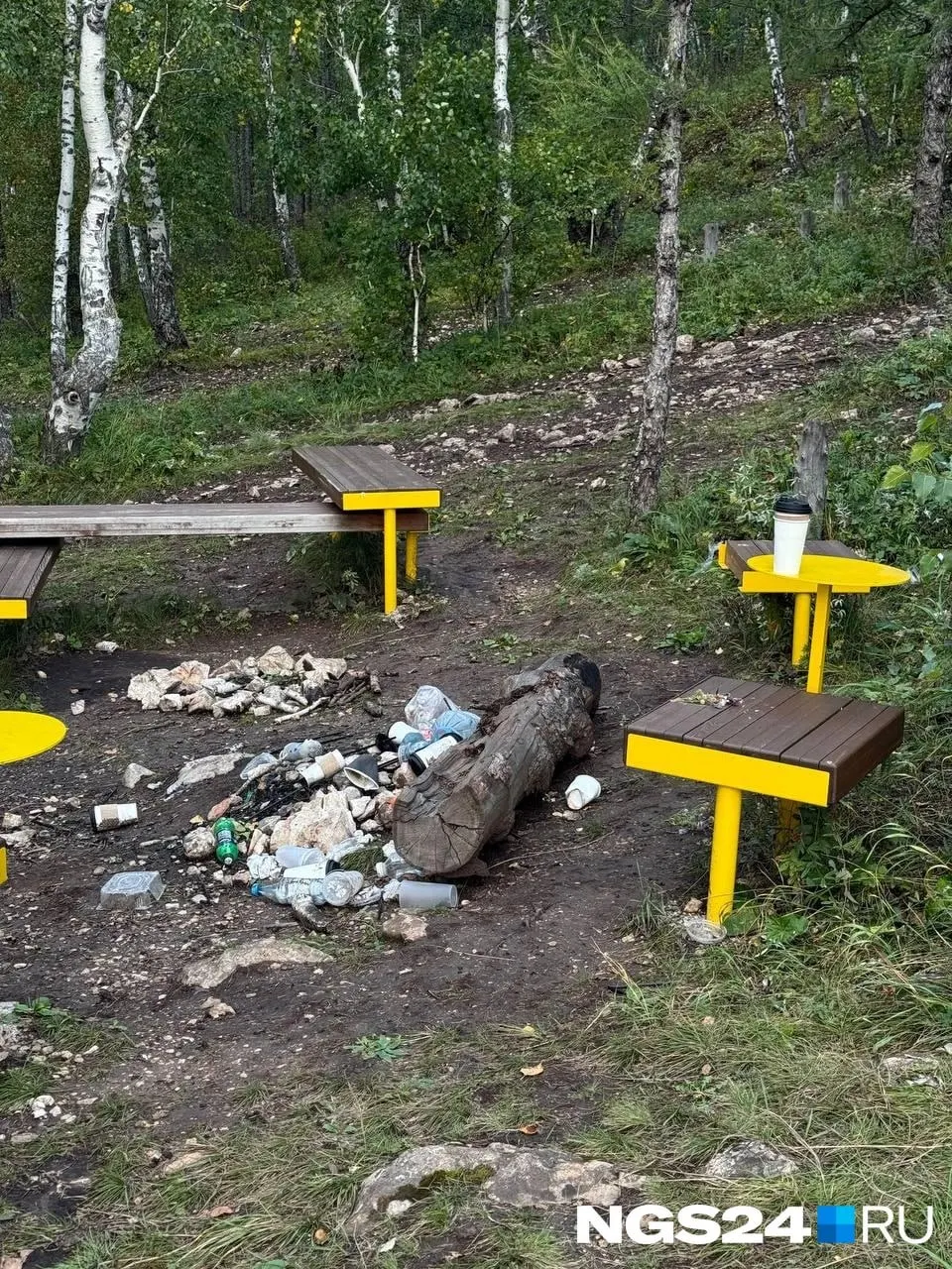 Лавочки и беседки, повреждённые и подожжённые в мае, восстановят силами туристского центра — работы займут около двух недель. Установить камеры пока невозможно из‑за удалённости и отсутствия электричества и интернета.