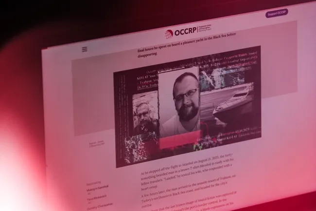 Бывший белорусский чиновник и дипломат Анатолий Котов пропал после отплытия с яхты из Турции в августе 2025 года. Расследования указывают на участие российских пограничников и возможную причастность российских спецслужб; официальных расследований не проводят.