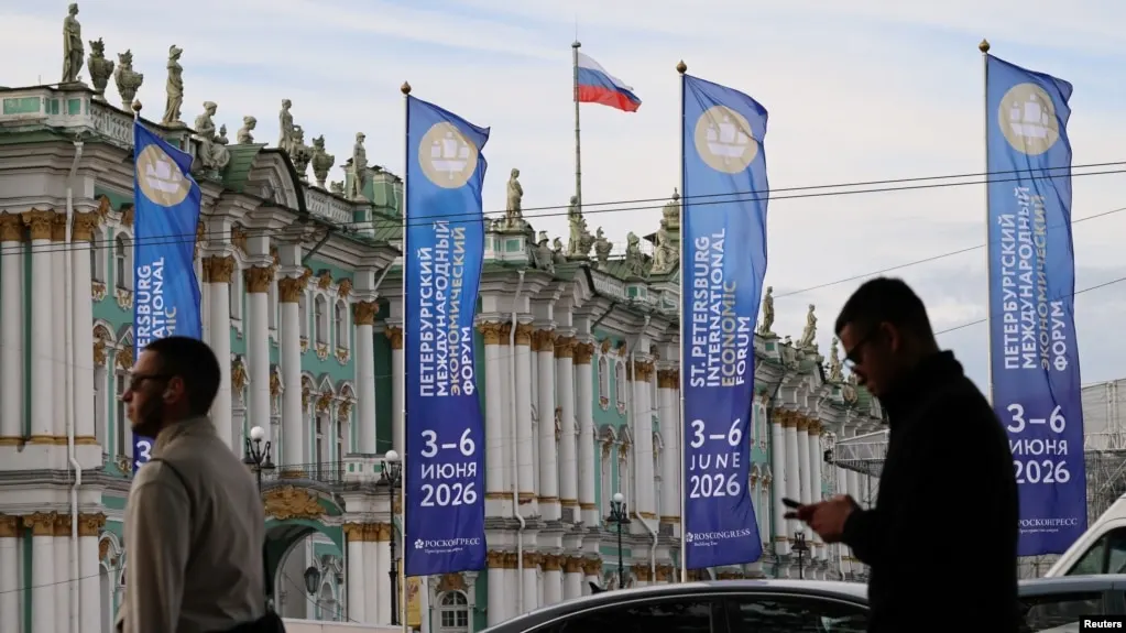 Немецкие политики разных партий критикуют поездку парламентариев «Альтернативы для Германии» на Петербургский международный экономический форум: опасаются вербовки и сбора разведданных со стороны российских спецслужб.