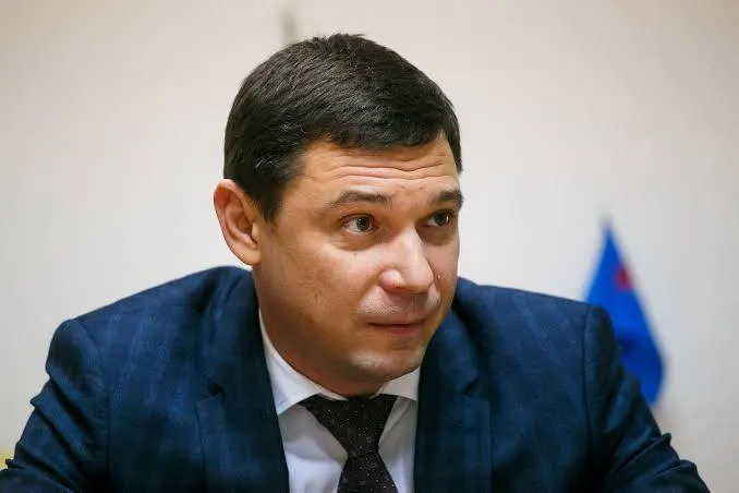 На совещании губернатор сделал официальное предупреждение после того, как министр ТЭК и ЖКХ отвлёкся на телефон и не сразу ответил на вопрос о ситуации в Уварово.