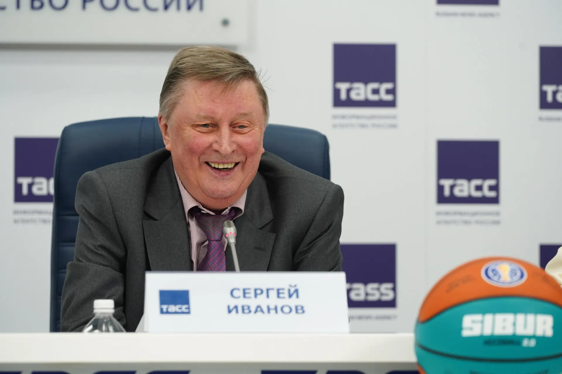 Бывший министр обороны ушёл из жизни в 73 года. Его близкий друг сообщил, что общались всего три дня назад; официальных подробностей пока нет.