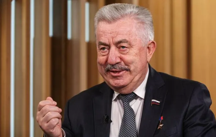 Зампред комитета Госдумы по делам СНГ выступил за полноценную начальную военную подготовку с пятого класса и расширение ракетного производства для подготовки молодёжи к возможному противостоянию к 2030 году.